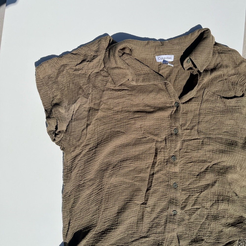 Calvin Klein Men's Olive-Brown Short Sleeve Button-Down Shirt